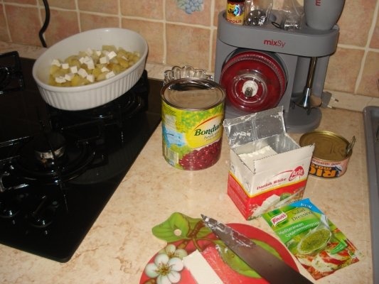 SALATA CU FASOLE ROSIE SI TON