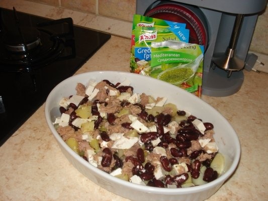 SALATA CU FASOLE ROSIE SI TON