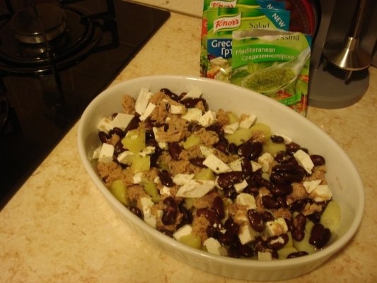 SALATA CU FASOLE ROSIE SI TON