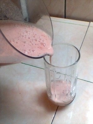 Spuma de capsuni cu kefir