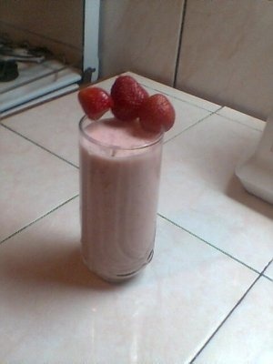 Spuma de capsuni cu kefir