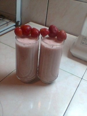 Spuma de capsuni cu kefir