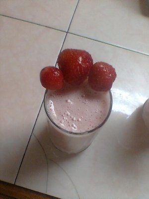Spuma de capsuni cu kefir