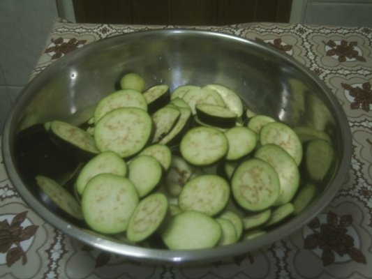 MANCARE DE VINETE FARA CARNE