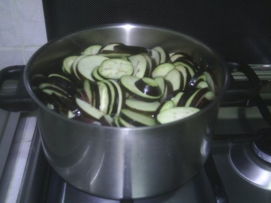 MANCARE DE VINETE FARA CARNE