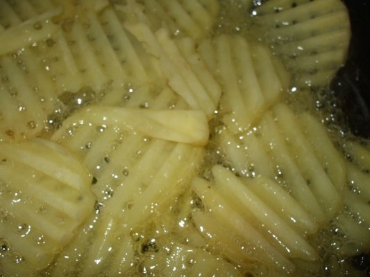 Cartofi prajiti cu cascaval