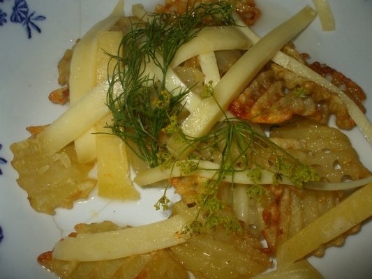 Cartofi prajiti cu cascaval