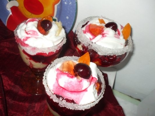 Crema de vanilie cu fructe si frisca