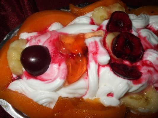 Crema de vanilie cu fructe si frisca