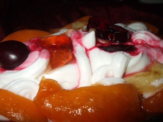 Crema de vanilie cu fructe si frisca