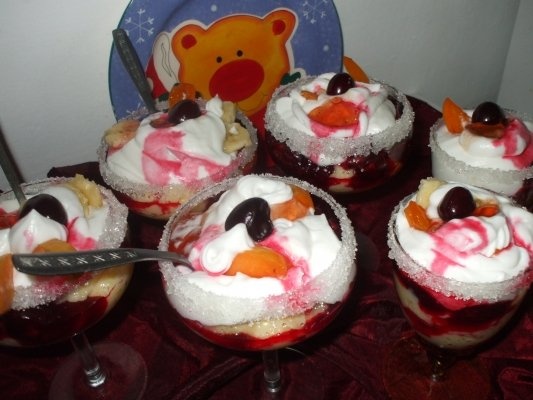 Crema de vanilie cu fructe si frisca