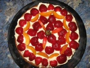 Tort cu capsuni si caise