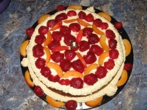 Tort cu capsuni si caise