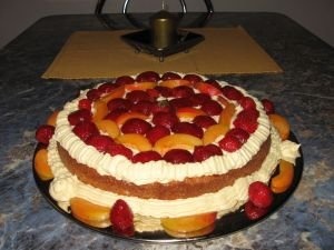 Tort cu capsuni si caise