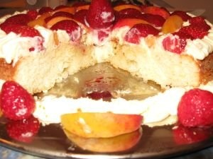 Tort cu capsuni si caise