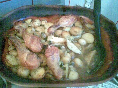 Cartofi noi cu pulpe de pui la cuptor