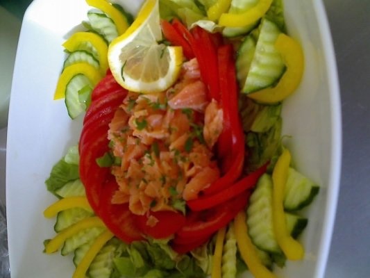 Salata cu somon fumme