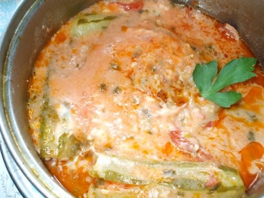 Castraveti umpluti cu afumatura