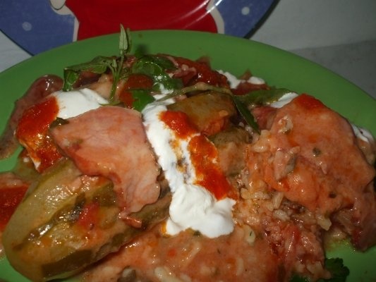 Castraveti umpluti cu afumatura