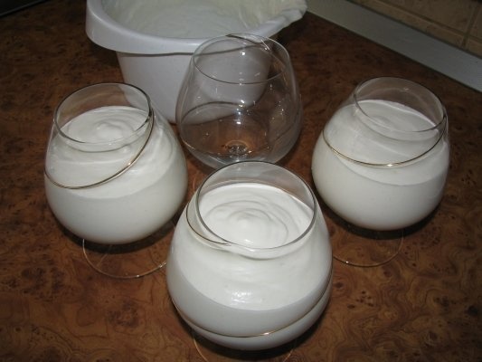 Crema de lamaie cu zmeura parfumata