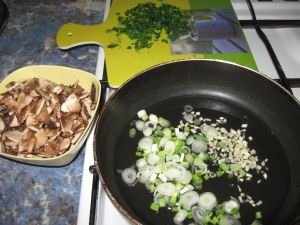 Spaghete cu sos de rosii si ciuperci