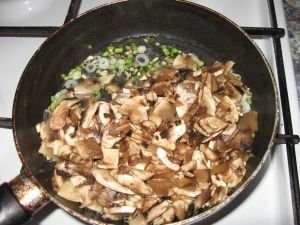 Spaghete cu sos de rosii si ciuperci