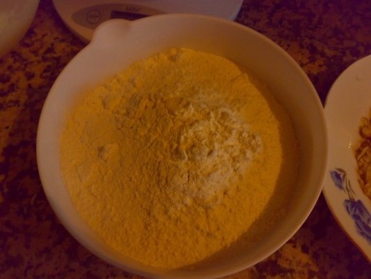 Prajitura sara-bezea si gem