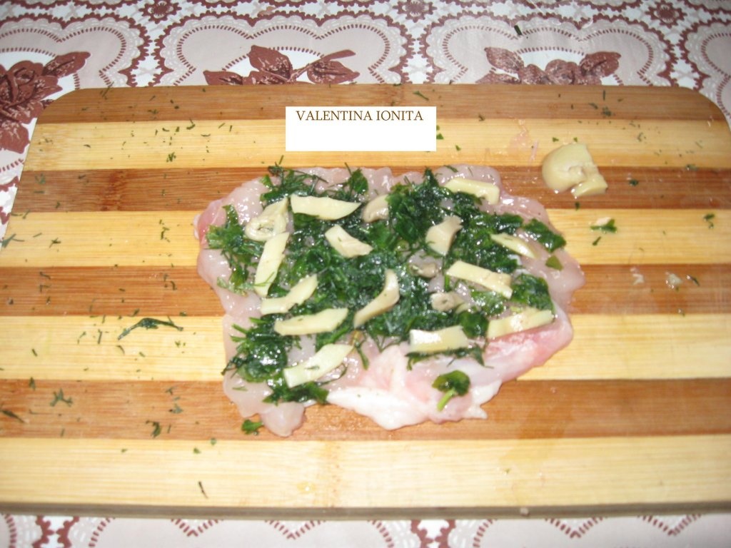 Piept de pui cu verdeata si cascaval