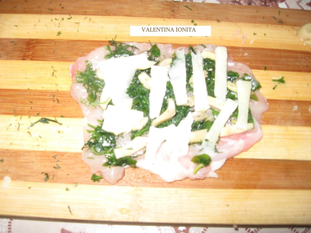 Piept de pui cu verdeata si cascaval