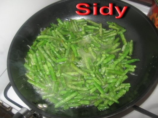 Chiftelute din carne de curcan umplute cu cascaval , cu sote de legume