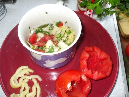 Salata in cosulete de rosii