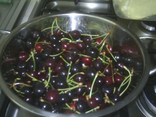 DIN CATEGORIA FRUCTE CONGELATE -CIRESE  SI VISINE