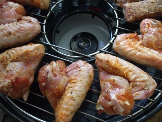 Gratar de aripioare si mititei de pui