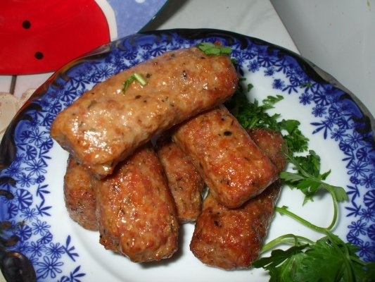 Gratar de aripioare si mititei de pui