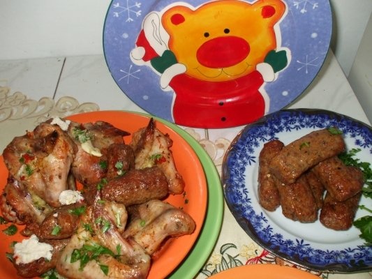 Gratar de aripioare si mititei de pui