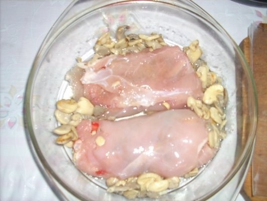 RULOURI DI PIEPT DE PUI CU CIUPERCI