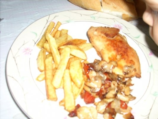 RULOURI DI PIEPT DE PUI CU CIUPERCI