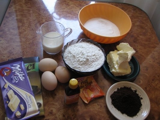 Tort cu 3 tipuri de ciocolata