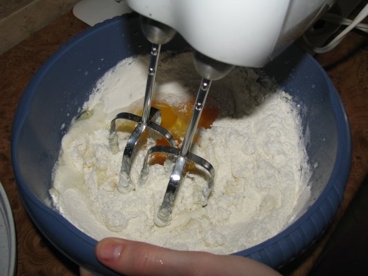 Tort cu 3 tipuri de ciocolata