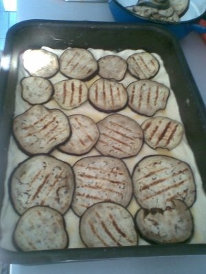 Placinta cu vinete, rosii si cascaval