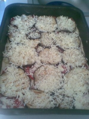 Placinta cu vinete, rosii si cascaval