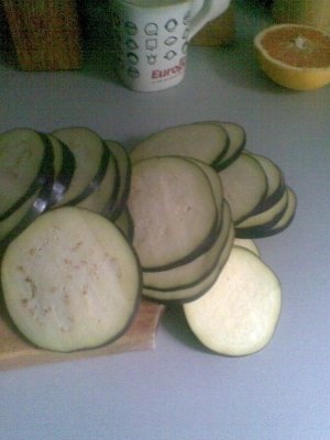 Placinta cu vinete, rosii si cascaval