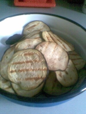 Placinta cu vinete, rosii si cascaval