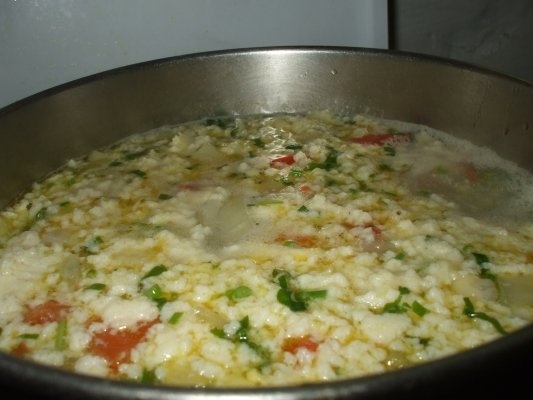 Ciorba cu afumatura acrita cu prune verzi