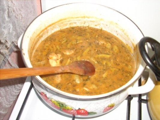 MANCARE DE PAISTAI CU ARIPIOARE DE PUI