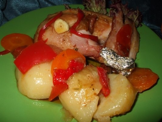 Pui cu cartofi la tava