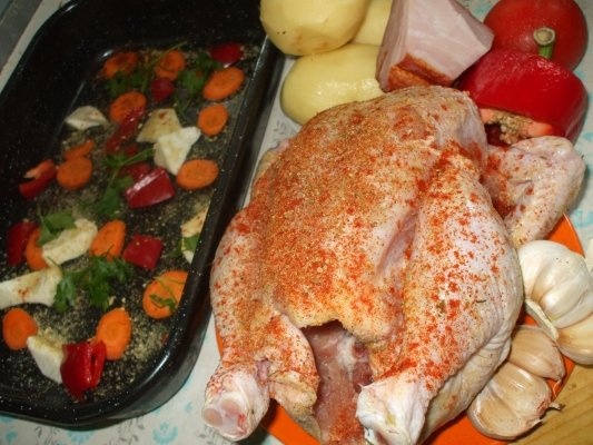 Pui cu cartofi la tava