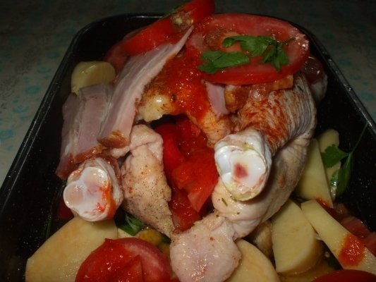 Pui cu cartofi la tava