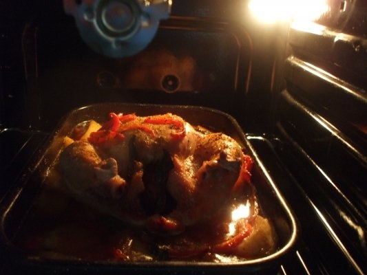 Pui cu cartofi la tava