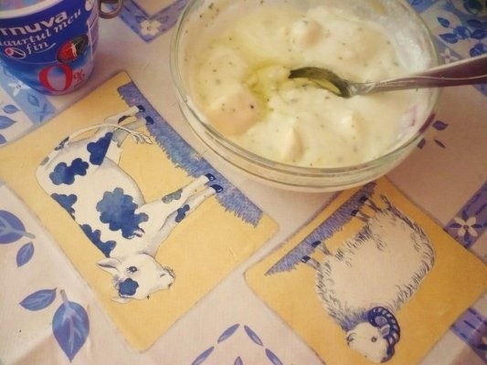 Salata crocanta cu sos tzatziki